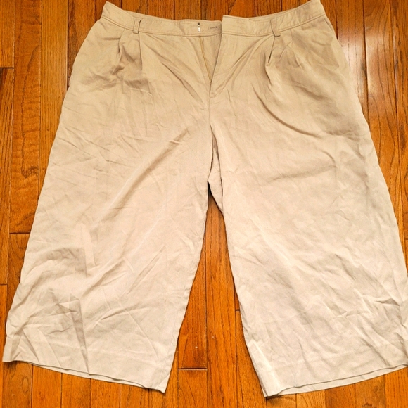 Club Monaco khaki Trouser Shorts Wide - Picture 2 of 2